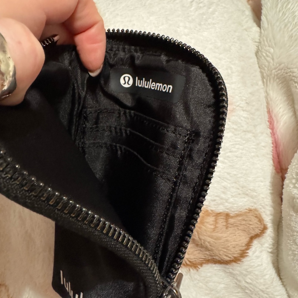Lululemon Black Clip able Wallet - Picture 3 of 3
